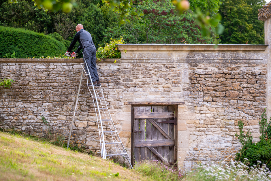 How to use a ladder safely - Henchman’s at home safety guide