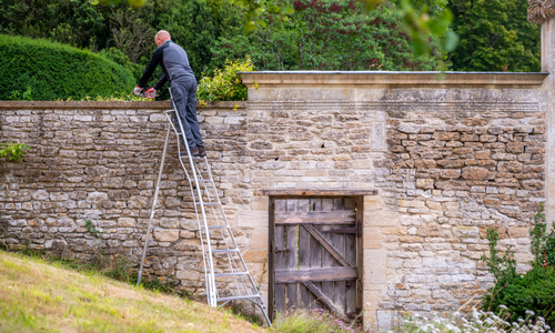 How to use a ladder safely - Henchman’s at home safety guide